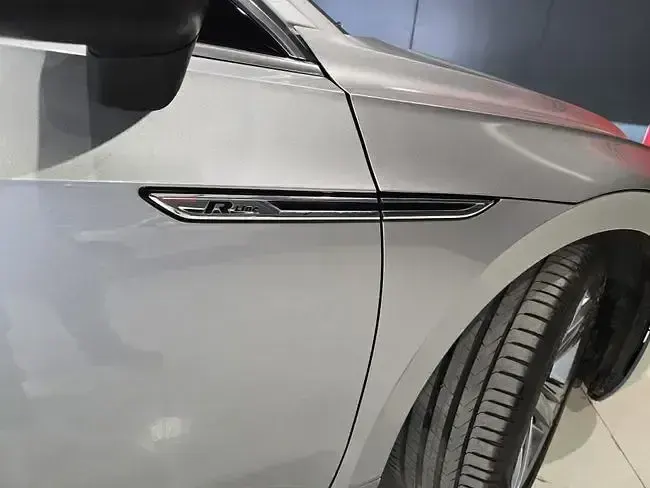 Usado VW Arteon R-line 150 CV (110 kW) 2019 Gris Berlina