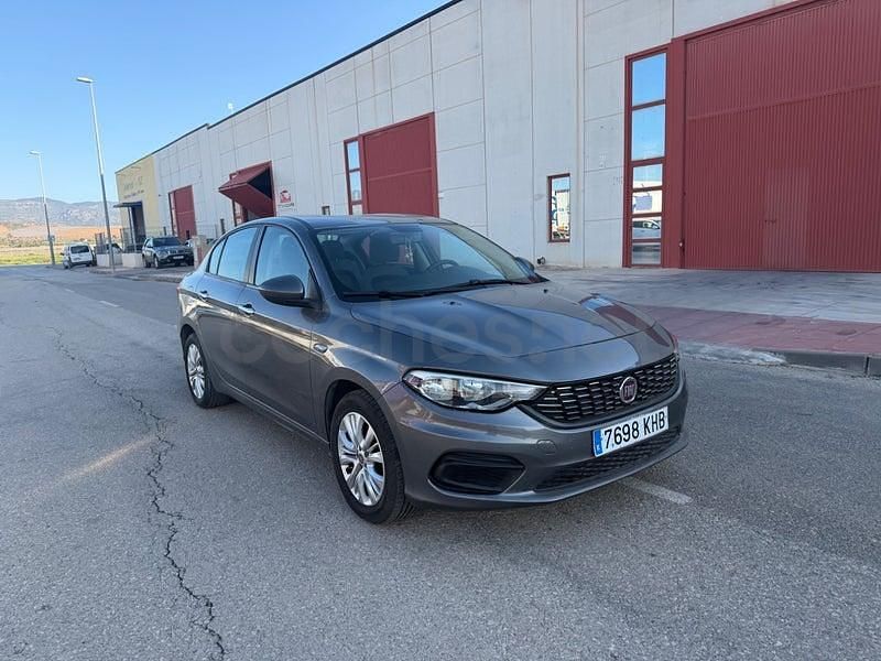 Usado Fiat Tipo Lounge 95 CV (69 kW) 2018 Gris / plata Berlina
