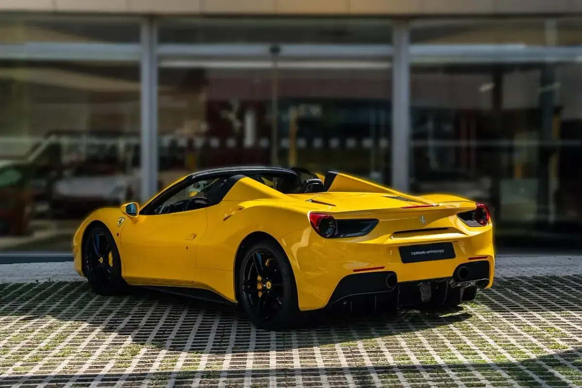 Usado Ferrari 488 670 CV (492 kW) 2017 Amarillo Descapotable