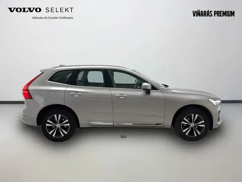 Usado Volvo XC60 Core 350 CV (257 kW) 2025 Gris / plata SUV
