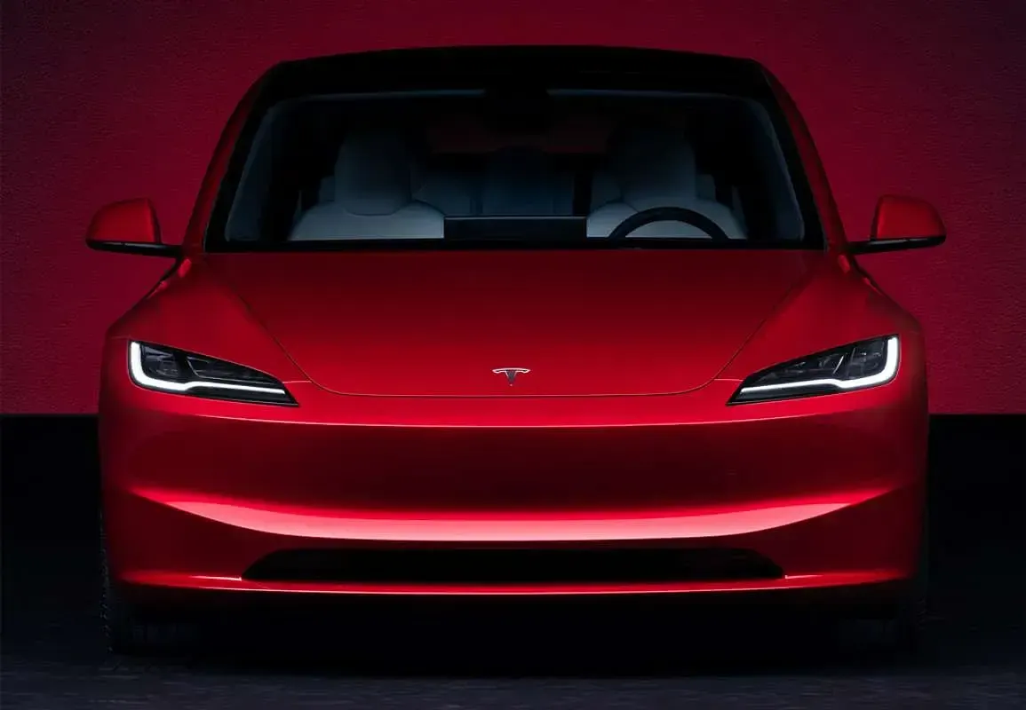 Usado Tesla Model 3 Standard Range 208 kW (283 CV) 2024 Rojo Berlina