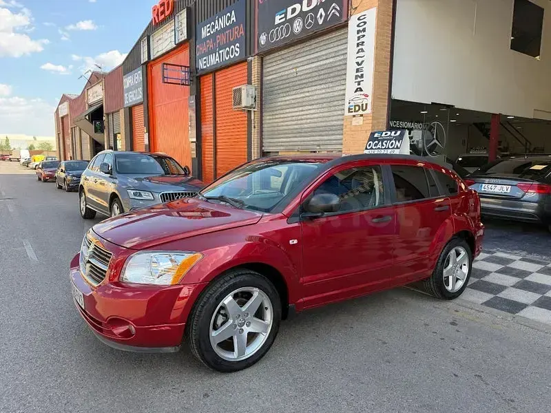 Usado Dodge Caliber SXT 140 CV (102 kW) 2007 Granate Utilitario