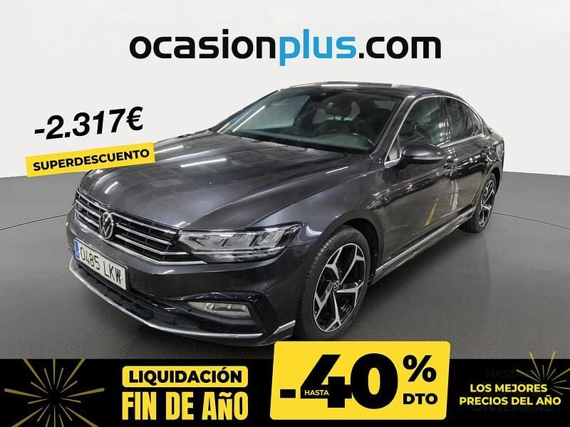Gris Usado 2020 VW Passat R-line Berlina | 25.490 € (Caro) - Imagen 1/4