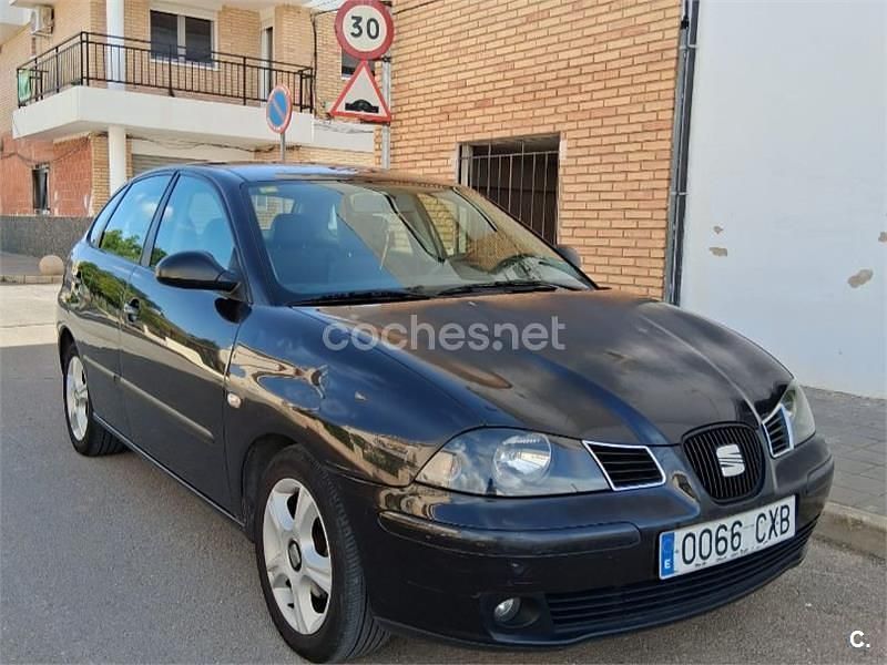 Usado Seat Ibiza 100 CV (73 kW) 2004 Negro Berlina