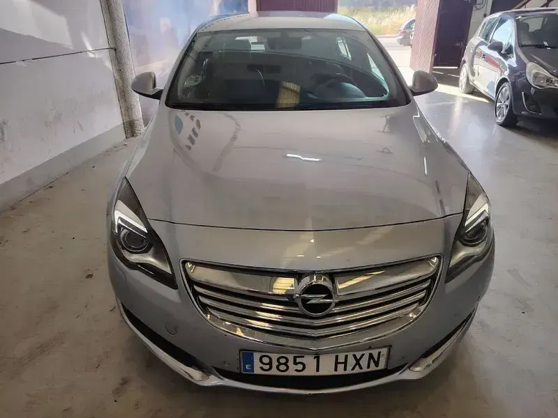 Usado Opel Insignia Selective 140 CV (102 kW) 2014 Gris / plata Berlina