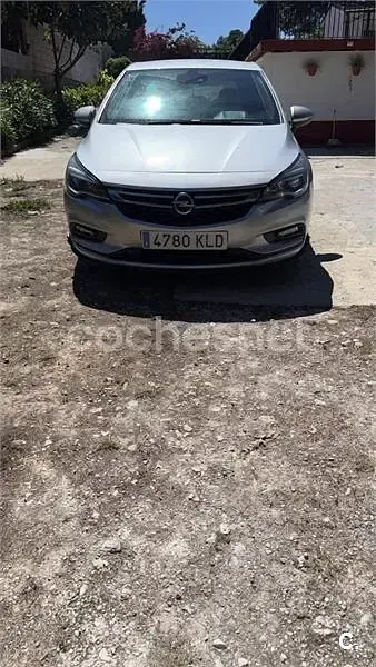 Usado Opel Astra Dynamic 150 CV (110 kW) 2018 Gris / plata Berlina