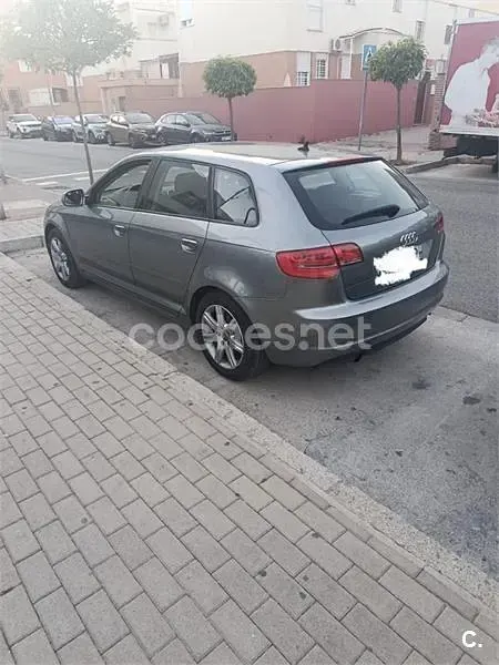 Usado Audi A3 Sportback Attraction 105 CV (77 kW) 2011 Gris / plata Utilitario