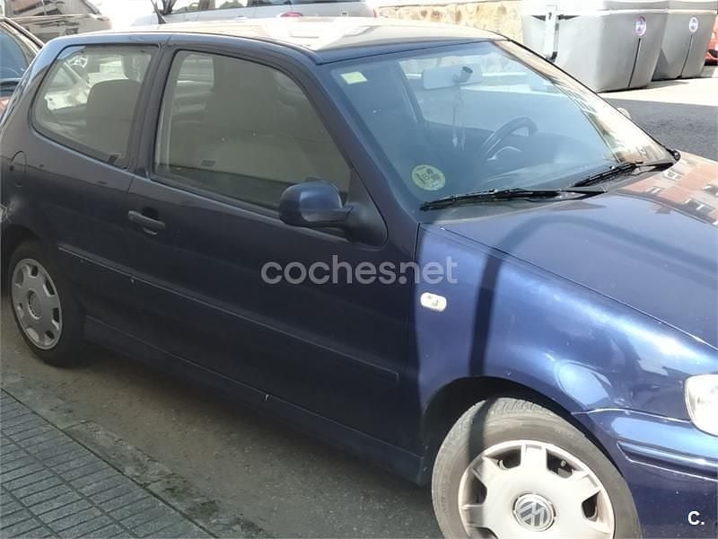 Usado VW Polo Trendline 75 CV (55 kW) 2001 Azul Berlina