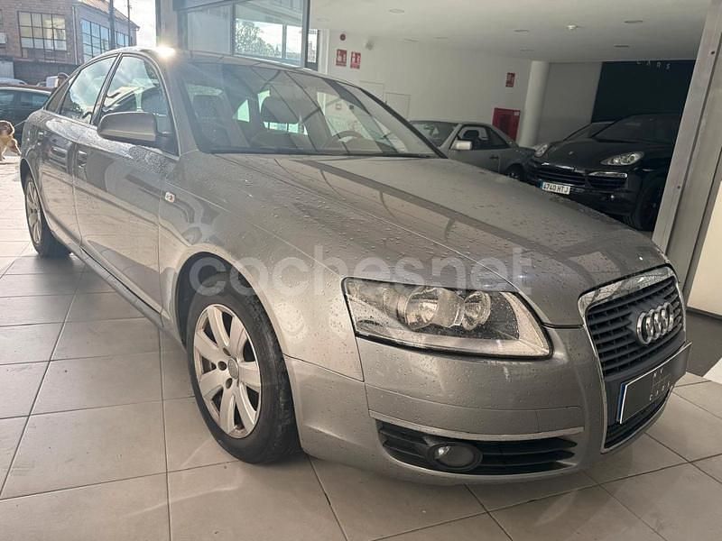 Usado Audi A6 140 CV (102 kW) 2005 Gris / plata Berlina