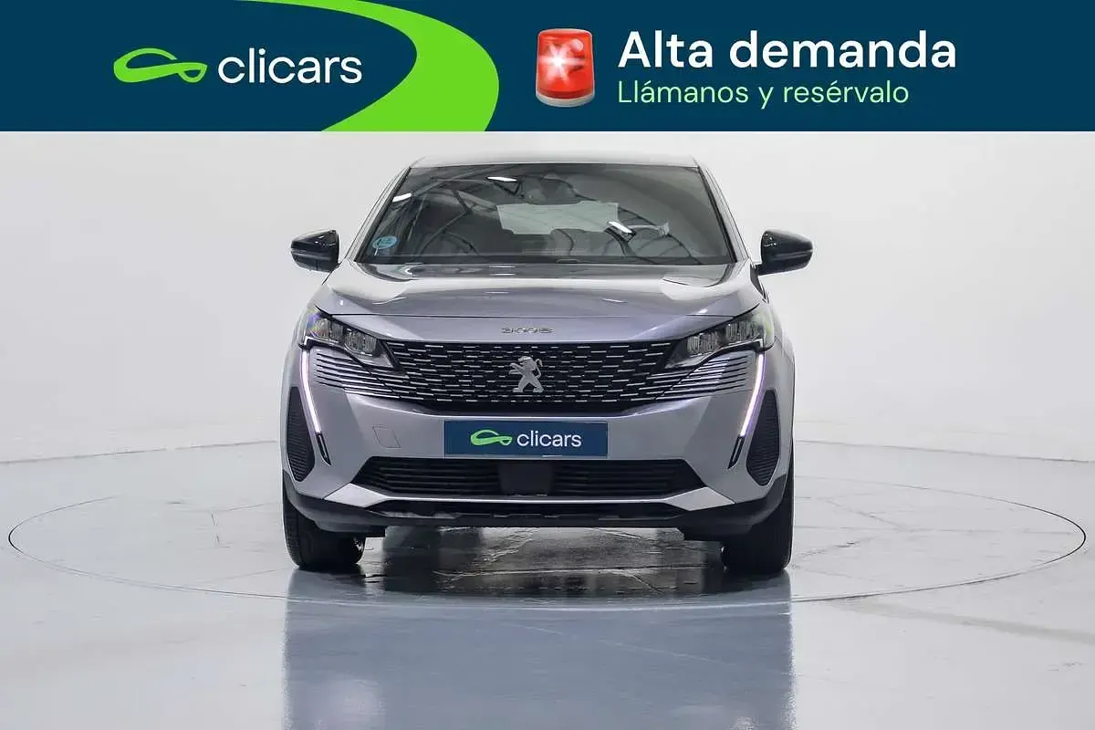 Usado Peugeot 3008 Allure 131 CV (96 kW) 2023 Plateado SUV