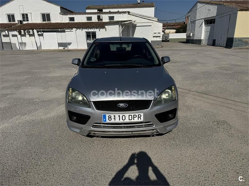 Usado Ford Focus Sport 115 CV (84 kW) 2005 Gris / plata Berlina
