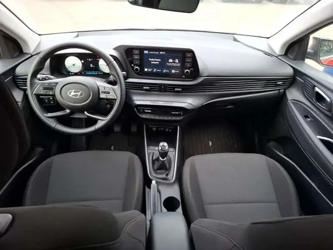 Usado Hyundai i20 Blackline 101 CV (74 kW) 2023 Negro Utilitario