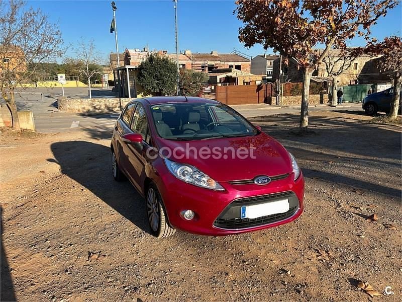 Granate Usado 2010 Ford Fiesta Trend Berlina | 6800 € (Precio justo) - Imagen 1/4