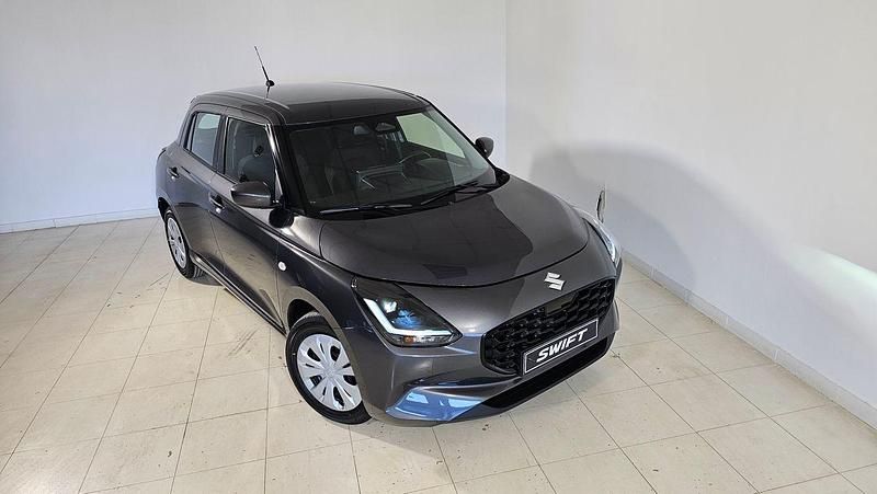 Usado Suzuki Swift 82 CV (60 kW) 2024 Gris Utilitario