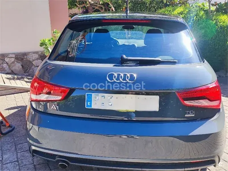 Usado Audi A1 Sportback 90 CV (66 kW) 2015 Gris / plata Utilitario