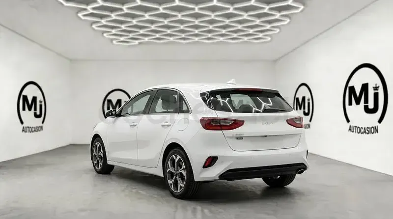Usado Kia Ceed 136 CV (100 kW) 2022 Blanco Utilitario