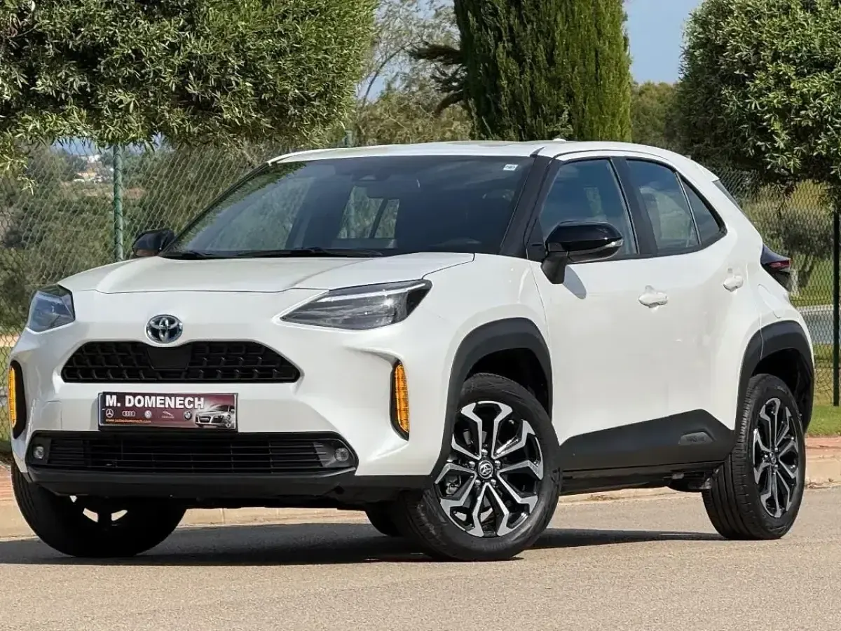 Usado Toyota Yaris Hybrid Active 116 CV (85 kW) 2022 Blanco