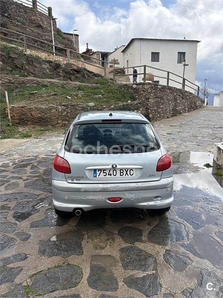 Usado Peugeot 206 110 CV (80 kW) 2002 Azul Berlina