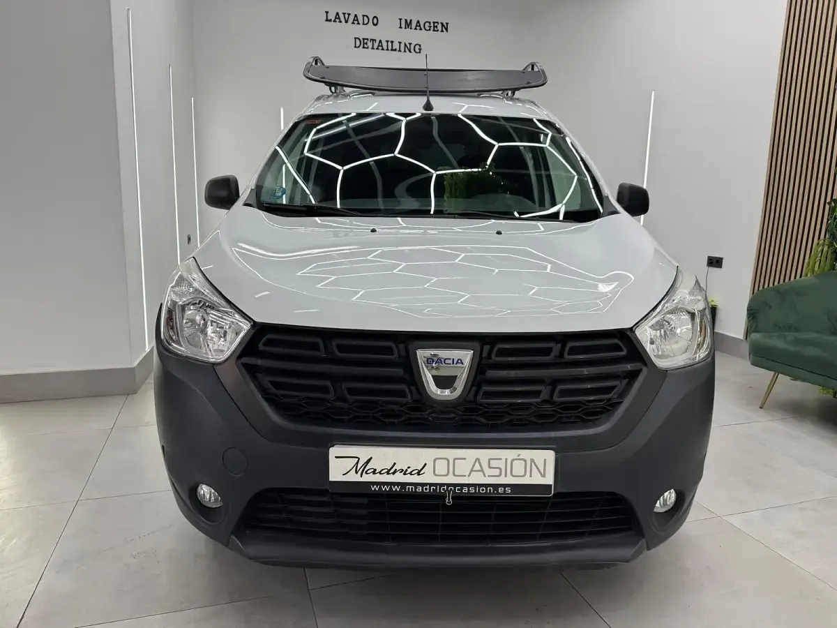 Usado Dacia Dokker Essentiel 109 CV (80 kW) 2020 Blanco Monovolumen