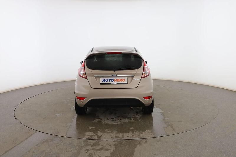 Usado Ford Fiesta Titanium 95 CV (69 kW) 2015 Marrón Utilitario
