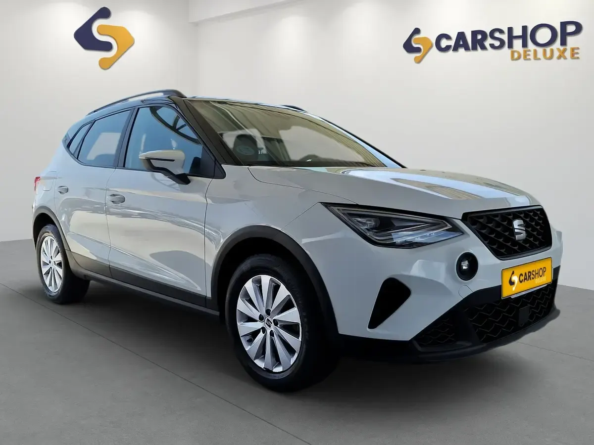 Usado Seat Arona Style Plus 110 CV (80 kW) 2021 Blanco SUV