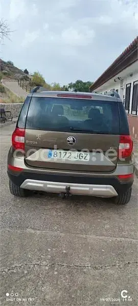 Usado Skoda Yeti Elegance 110 CV (80 kW) 2015 Marrón SUV