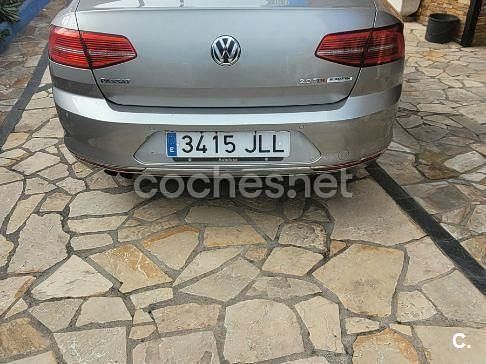 Gris / plata Usado 2016 VW Passat Sportline Berlina | 18.000 € (Un poco caro) - Imagen 1/4
