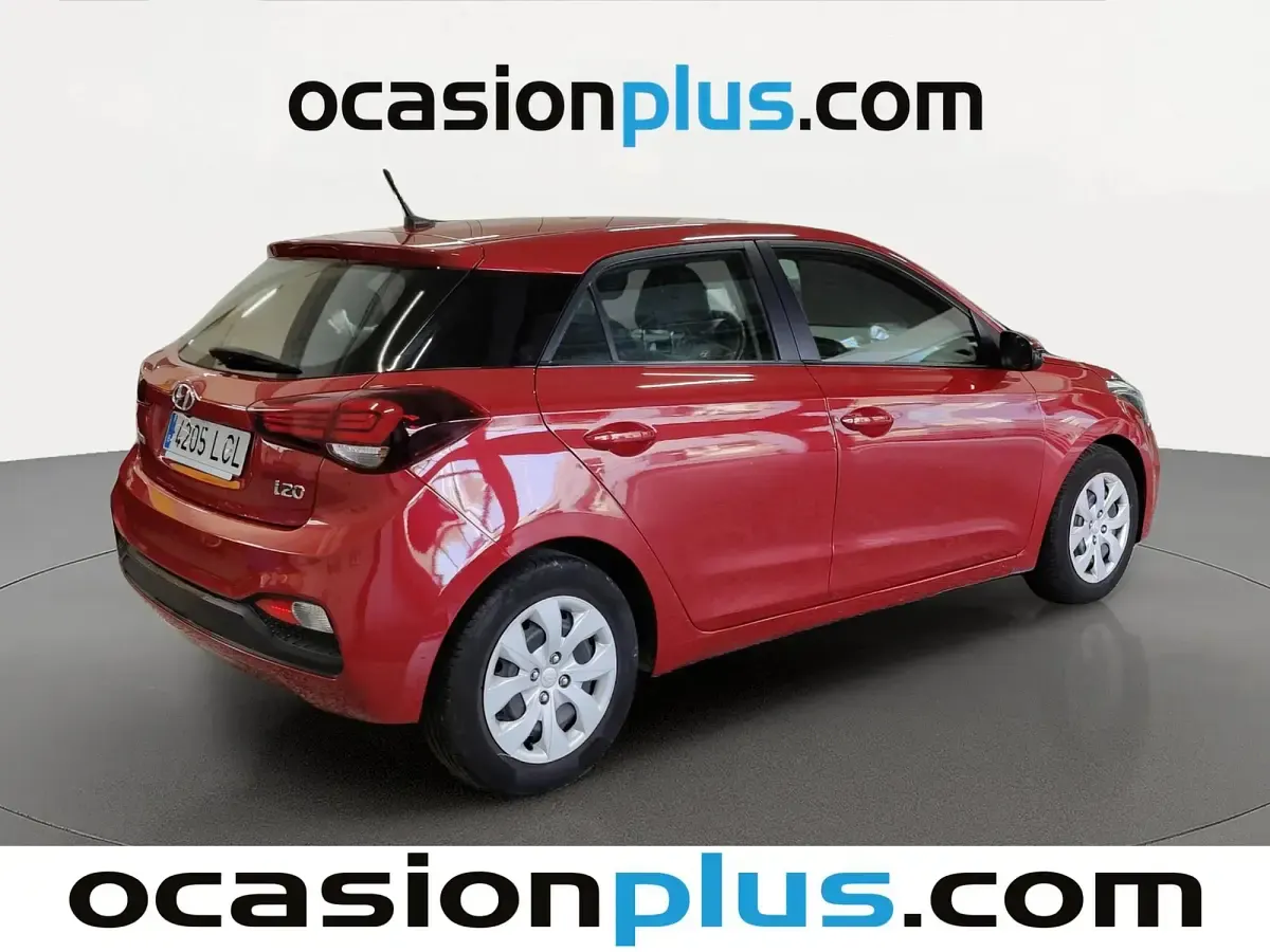 Usado Hyundai i20 75 CV (55 kW) 2019 Rojo Utilitario