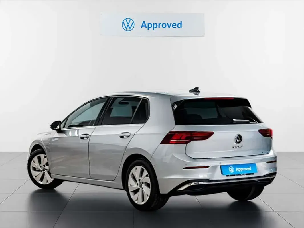Usado VW Golf VIII Style 204 CV (150 kW) 2025 Plateado Berlina