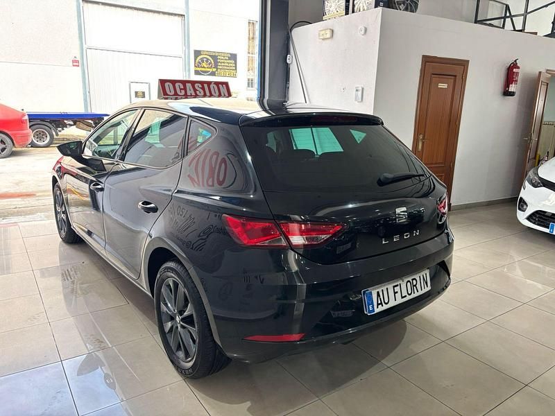 Usado Seat Leon Style 116 CV (85 kW) 2019 Negro Utilitario