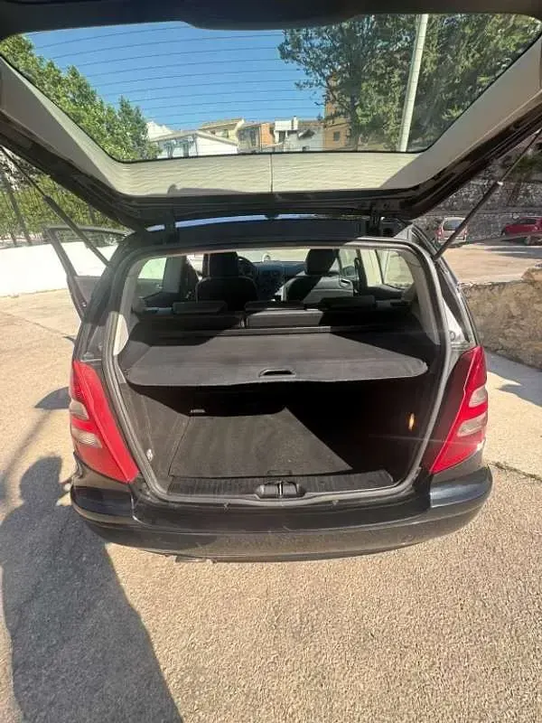 Usado Mercedes A180 109 CV (80 kW) 2008 Negro Utilitario