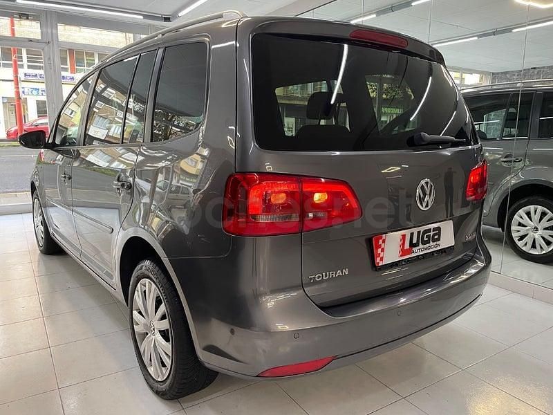 Usado VW Touran Sport 140 CV (102 kW) 2013 Gris / plata Monovolumen