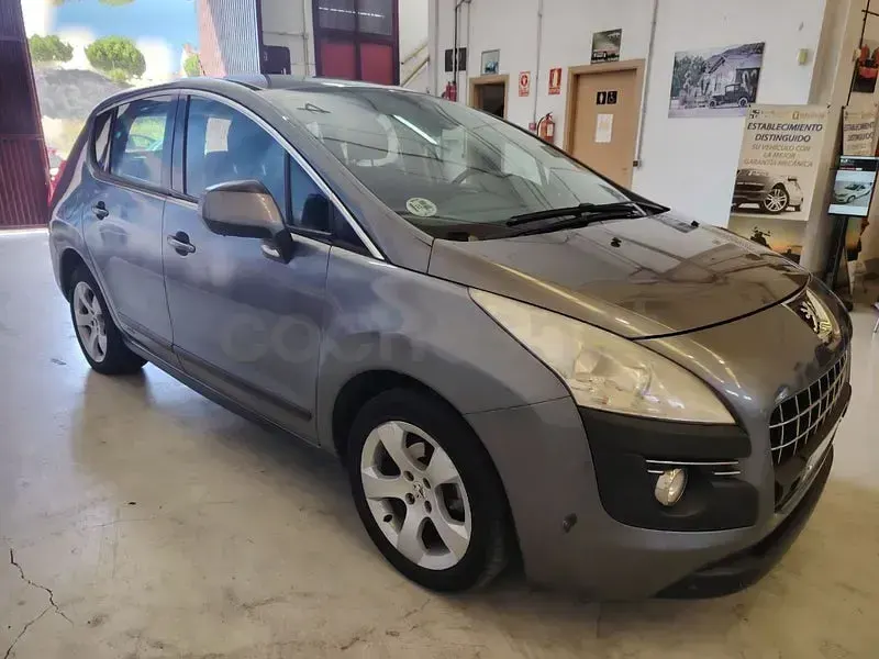 Usado Peugeot 3008 112 CV (82 kW) 2011 Gris / plata Familiar