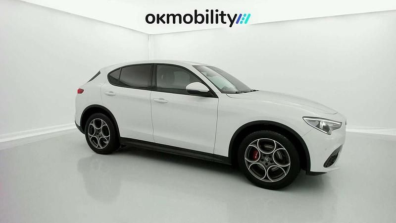 Usado Alfa Romeo Stelvio Sprint 160 CV (117 kW) 2022 Blanco SUV