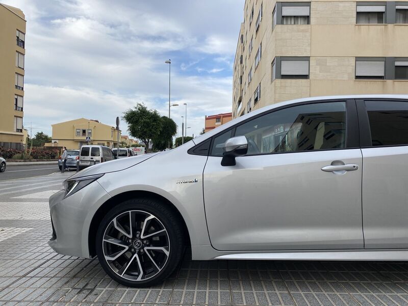 Gris Usado 2020 Toyota Corolla Familiar | 23.990 € (Precio justo) - Imagen 1/4