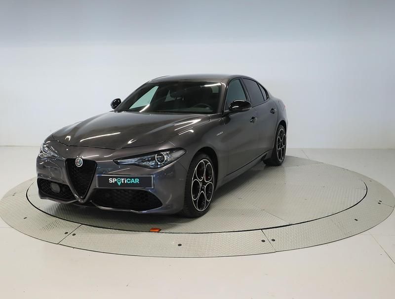 Gris Usado 2022 Alfa Romeo Giulia Veloce Berlina | 39.900 € (Caro) - Imagen 1/4
