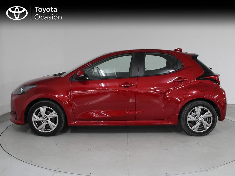Usado Toyota Yaris Hybrid Active 116 CV (85 kW) 2024 Rojo Berlina