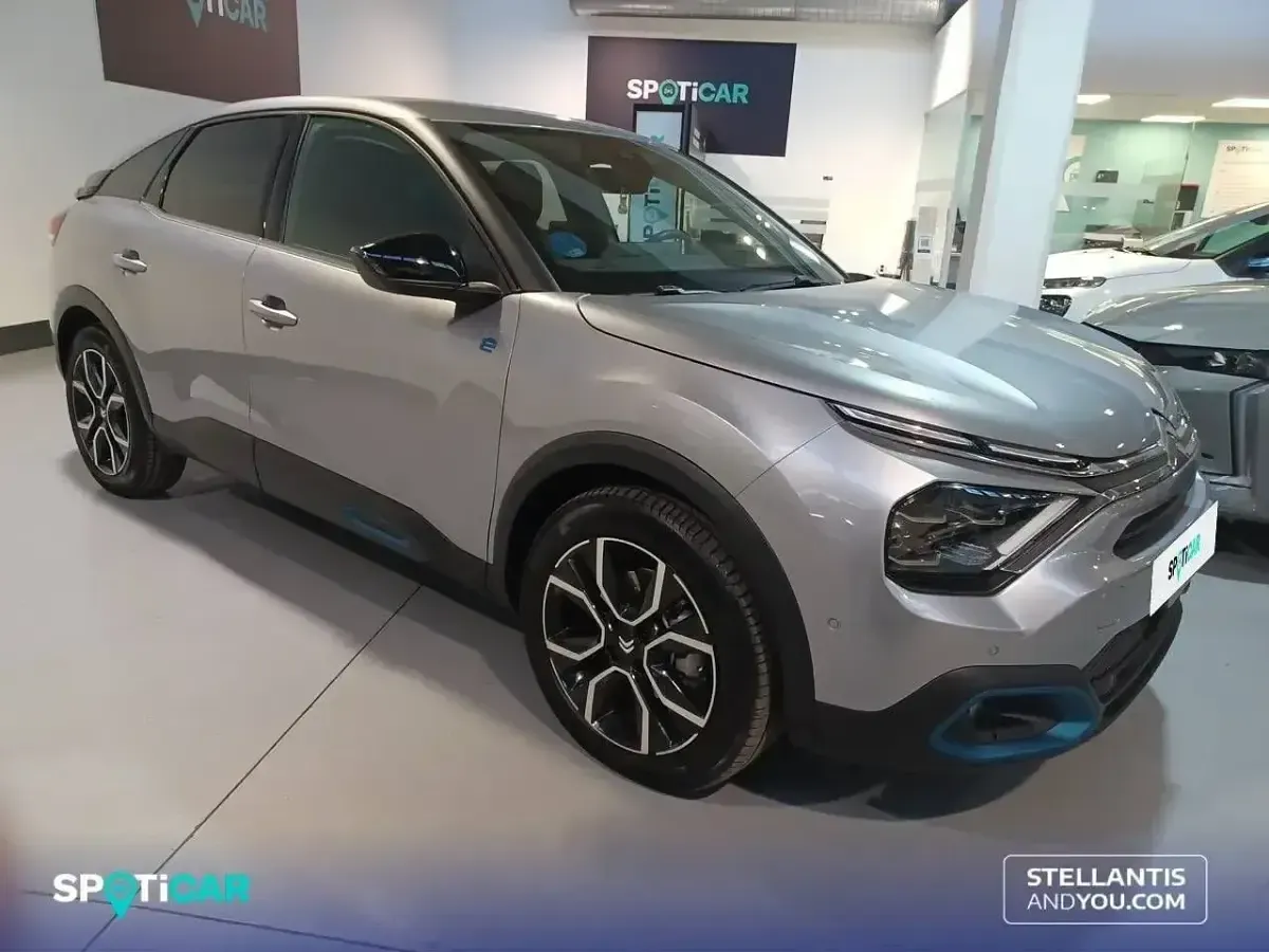 Usado Citroën e-C4 Feel 100 kW (136 CV) 2023 Gris Berlina