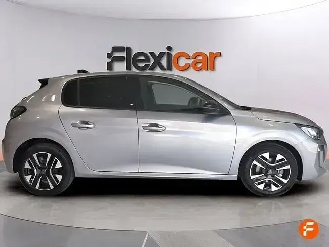 Usado Peugeot 208 Allure 100 CV (73 kW) 2025 Gris Utilitario