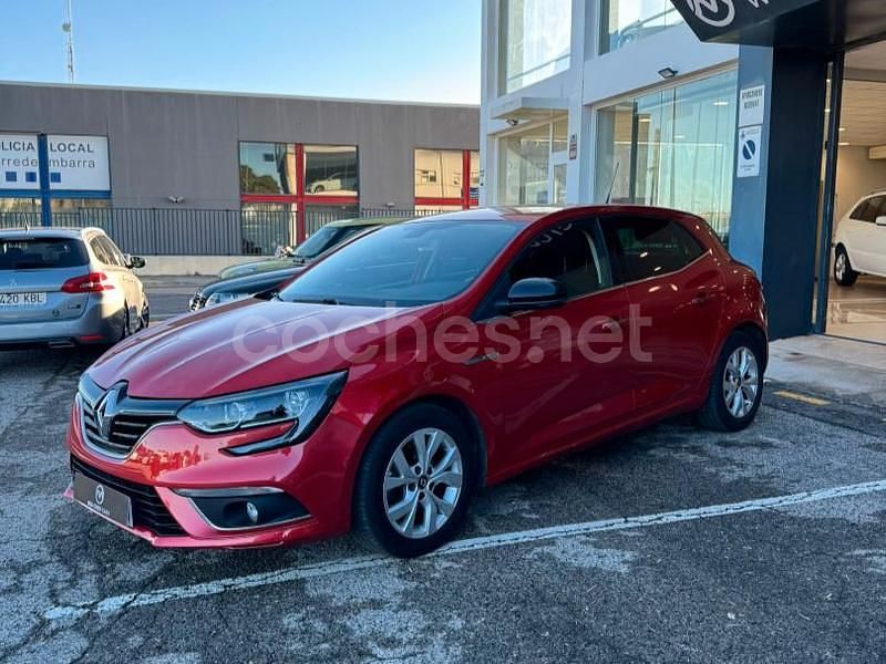 Usado Renault Mégane IV LIMITED 130 CV (95 kW) 2018 Rojo Berlina