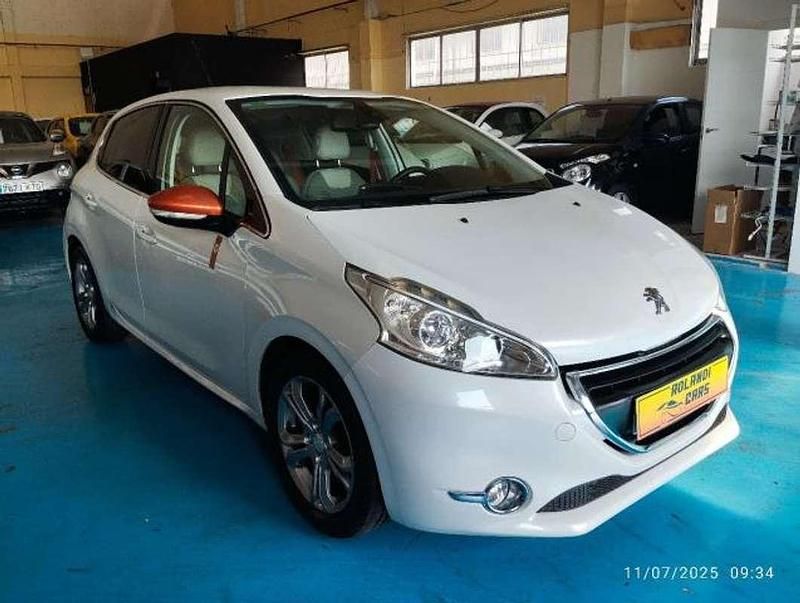 Usado Peugeot 208 Roland Garros 82 CV (60 kW) 2014 Blanco Utilitario