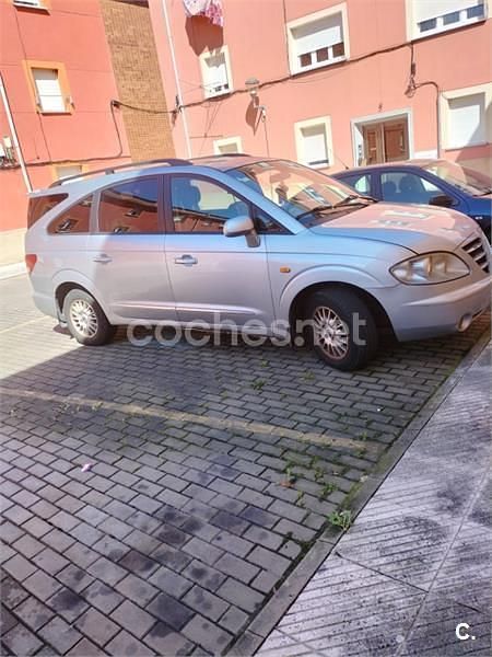 Gris / plata Usado 2007 Ssangyong (KGM) Rodius Monovolumen | 4600 € - Imagen 1/4
