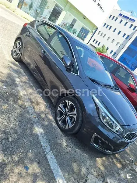 Usado Kia Ceed 120 CV (88 kW) 2017 Gris / plata Utilitario