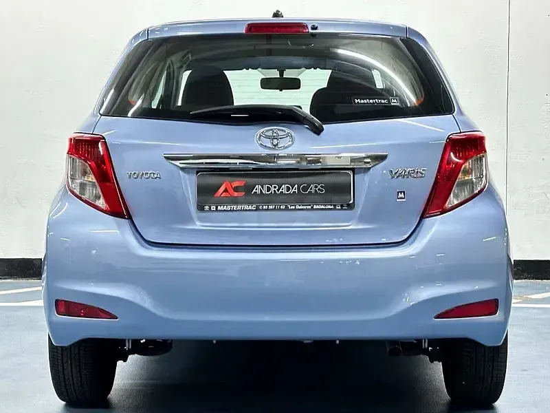 Usado Toyota Yaris Active 99 CV (72 kW) 2012 Azul Utilitario