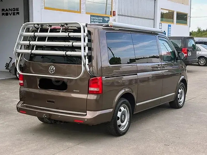 Usado VW Multivan Comfortline 180 CV (132 kW) 2011 Marrón Monovolumen