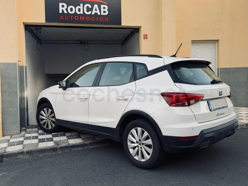 Usado Seat Arona Style 110 CV (80 kW) 2021 Blanco SUV