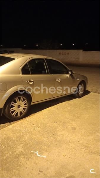 Beige Usado 2003 Ford Mondeo Ghia Berlina | 2300 € (Precio justo) - Imagen 1/4