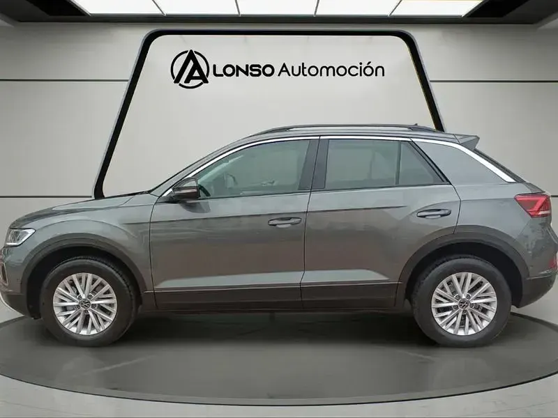Usado VW T-Roc Life 110 CV (80 kW) 2023 Gris / plata SUV