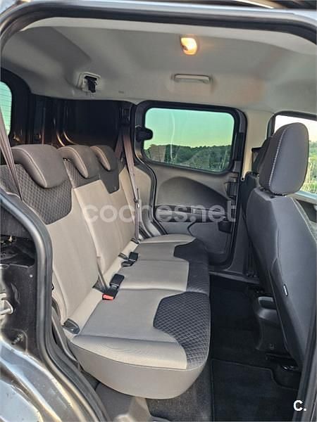 Usado Ford Tourneo Courier Trend 100 CV (73 kW) 2019 Gris / plata Monovolumen