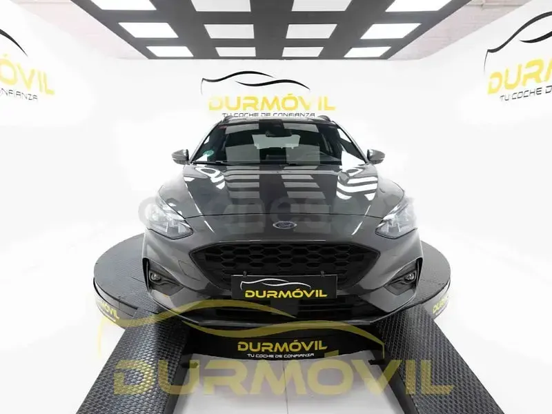 Usado Ford Focus ST-Line 125 CV (91 kW) 2019 Gris / plata Familiar